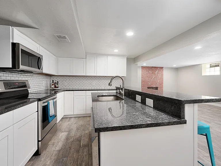 1408 Binford St — Photo 2