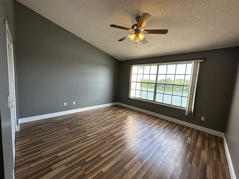 413 Kensington Lake Cir — Photo 12