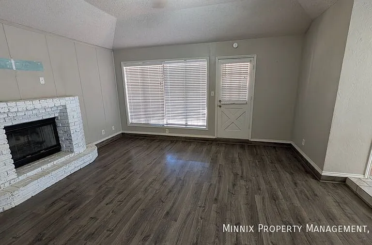 3409 103rd St — Photo 4