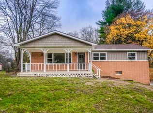 9535 Cliffview St NW, Clinton, OH 44216