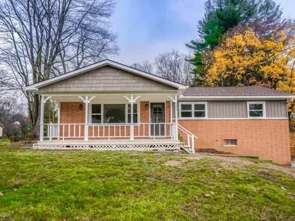 9535 Cliffview St NW, Clinton, OH 44216