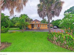 611 Hickory Rd, Naples, FL 34108