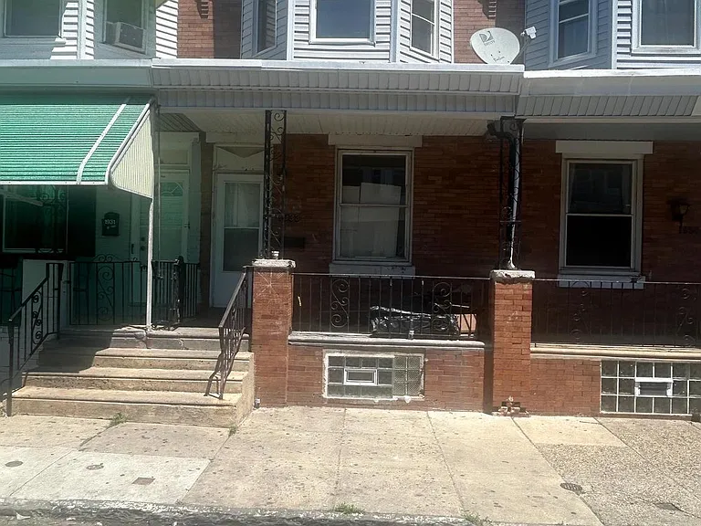 1933 E Thayer St — Photo 1