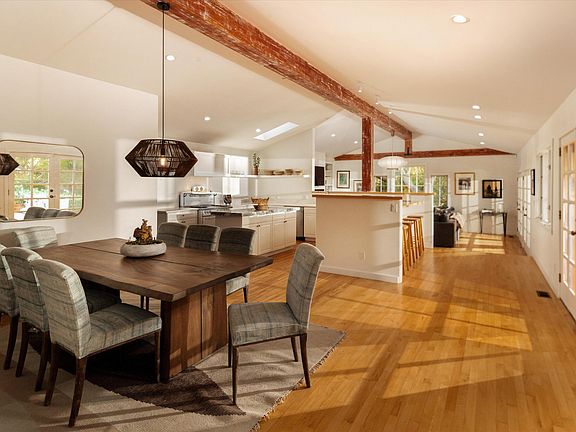 5th image of 2915 Hidden Valley Ln