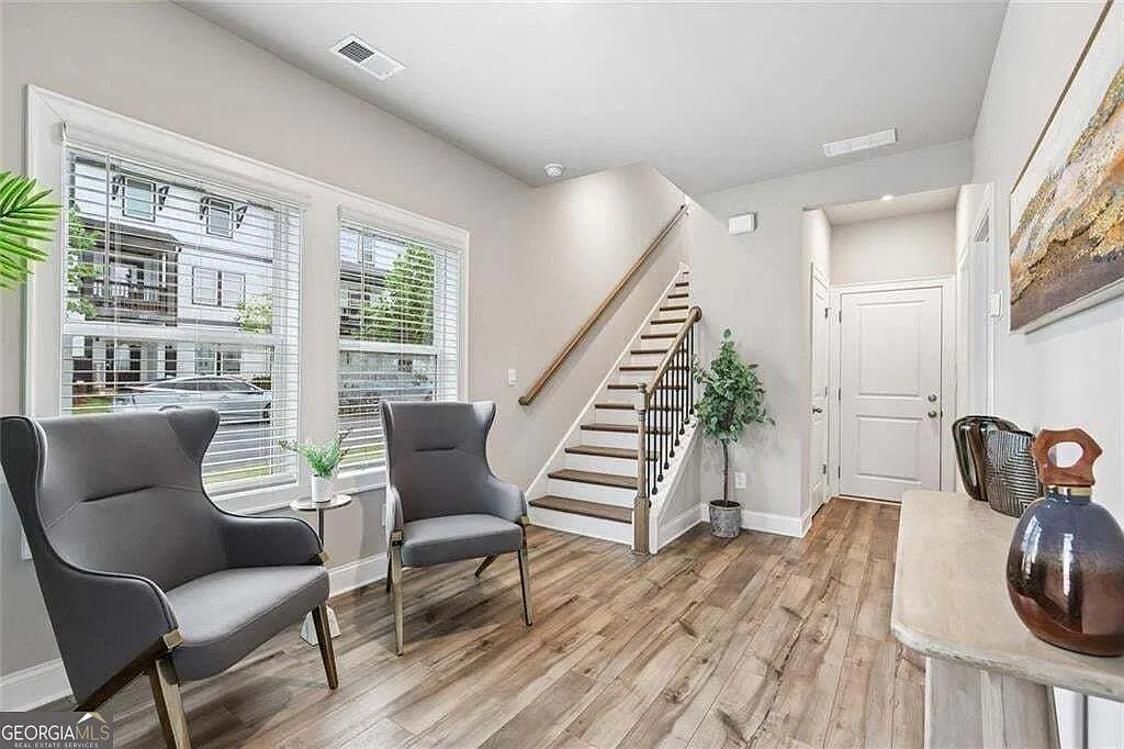 4 bed, 3.5 bath, 2535 sqft, $2,900 — Photo 3