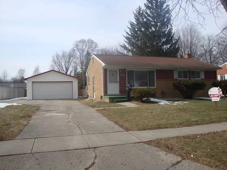 719 Buchanan Dr photo 1