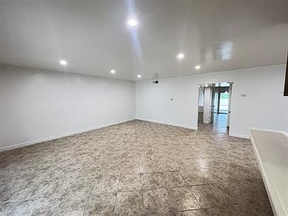 4th image of 1780 1/2 Rosecrans St