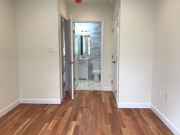3rd image of 206 Bay 29th St #1B