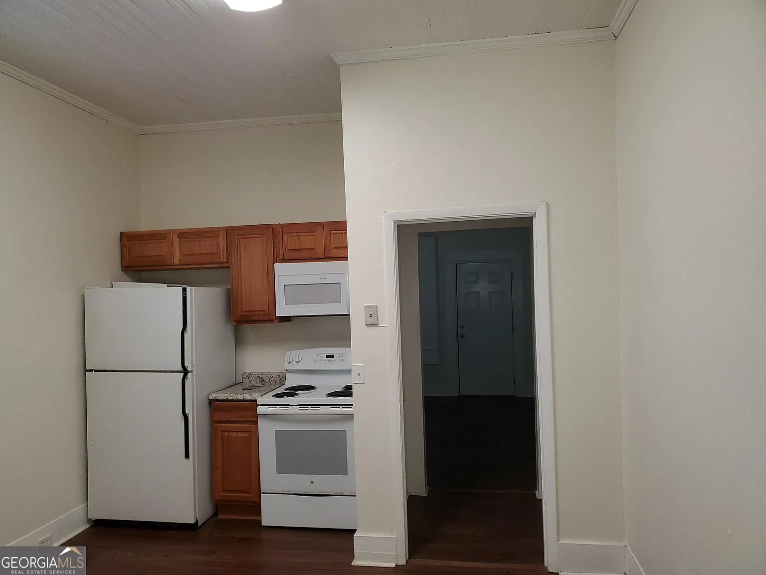 2 bed, 1.0 bath, $895 — Photo 2