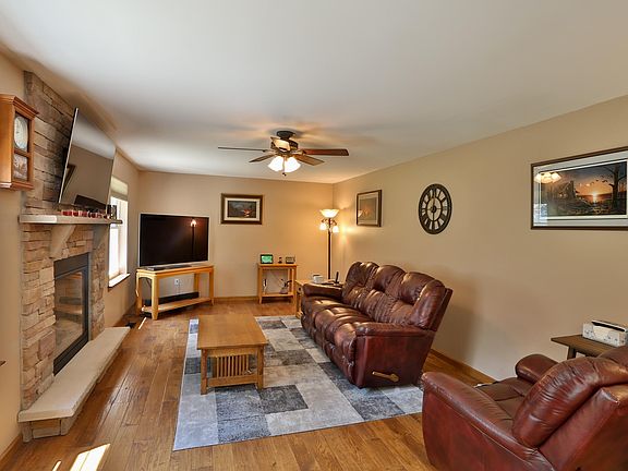 2nd image of 315 Countrywood Dr