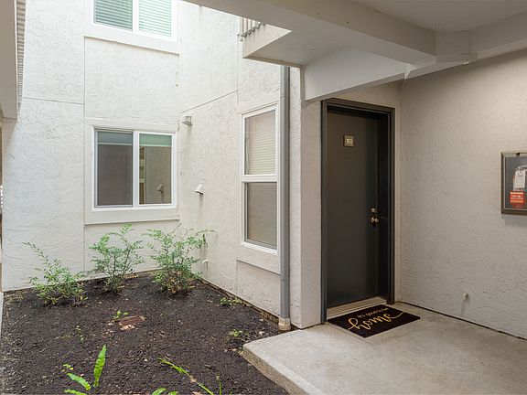 2nd image of 6700 NE 182nd St APT D103