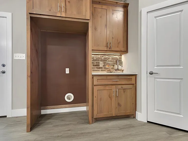 132 Calvin Dr — Photo 10