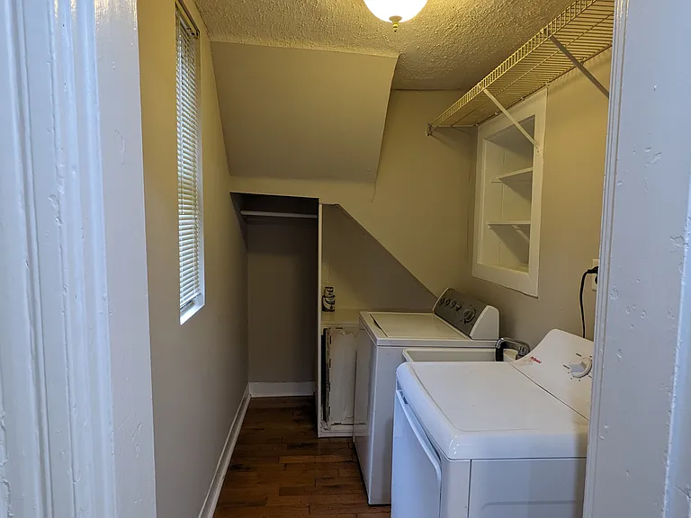 411 E 6th St #1 — Photo 13