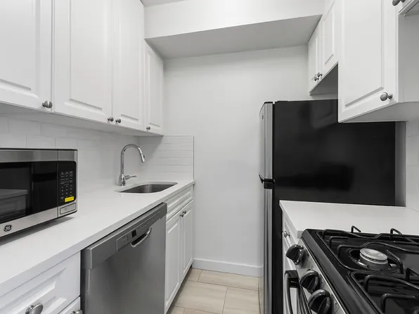 300 East 57th Street image 6 of 8