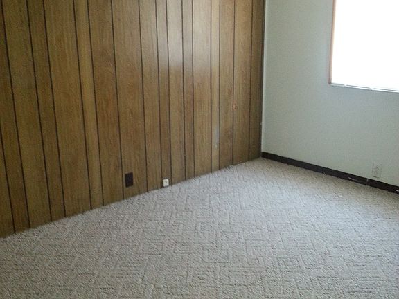 4th image of 302 N Poplar St