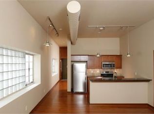 606 Sycamore St #A, Waterloo, IA 50703