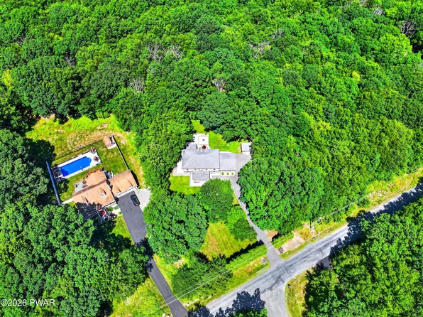 141 Privet Ln, Milford, PA 18337
