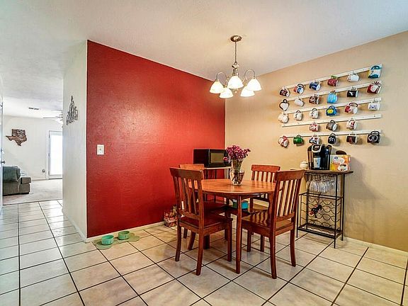 2nd image of 2805 N Moulton Dr