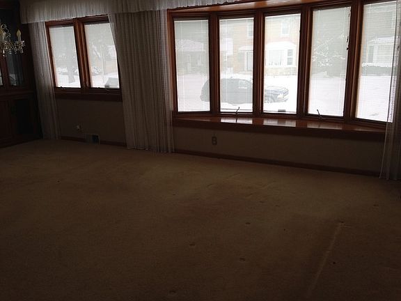 4th image of 5043 Elm St