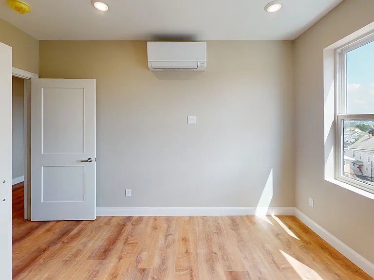 100 Revere St — Photo 62