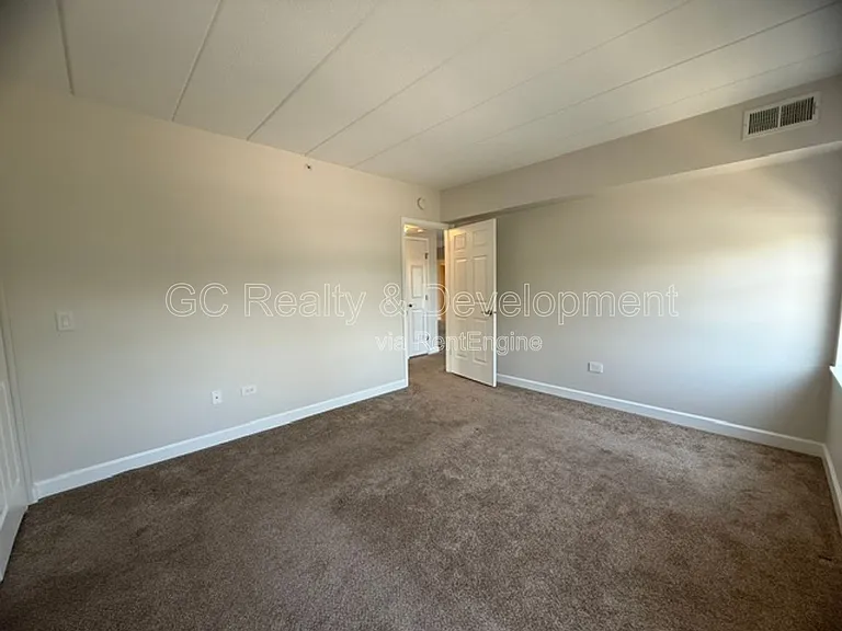 17212 Oak Park Ave #2SE — Photo 12
