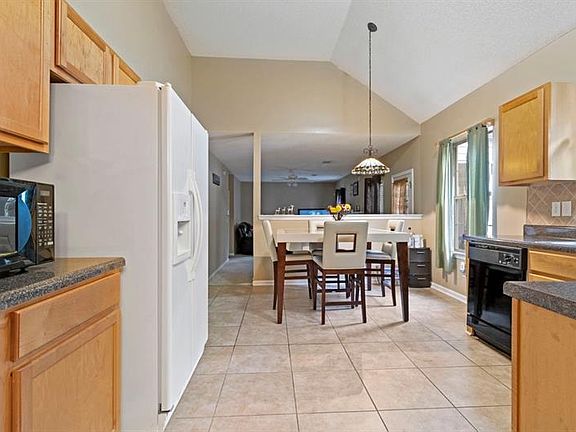 3rd image of 1624 Village Place Cir NE