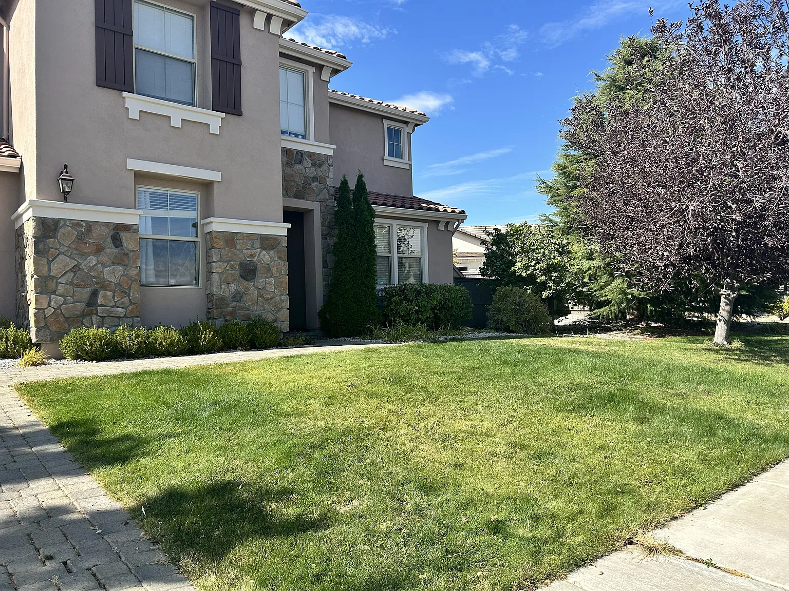5 bed, 3160 sqft, $3,495 — Photo 2