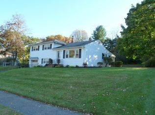 6 Evergreen St, Waldwick, NJ 07463