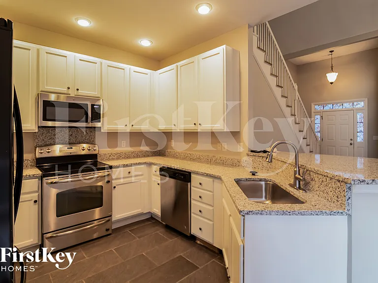 116 Scottswood Dr — Photo 8