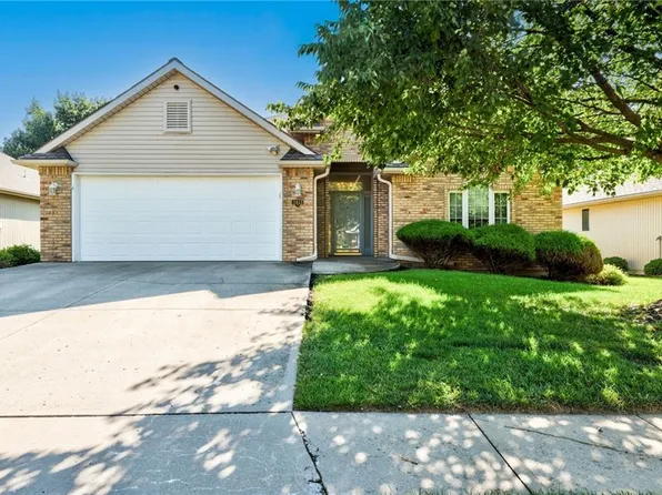 3413 S Victoria Dr, Blue Springs, MO 64015