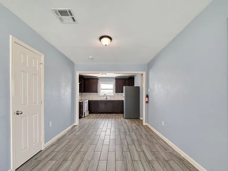 6022 Lyndhurst Dr — Photo 4