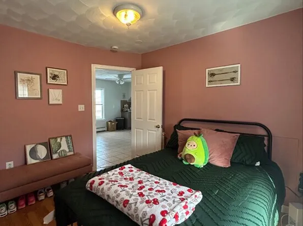 132 Columbine Ave Floor 2, Pawtucket, RI 02861