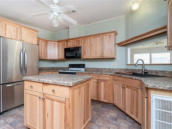 5th image of 645 Hawaii Ct