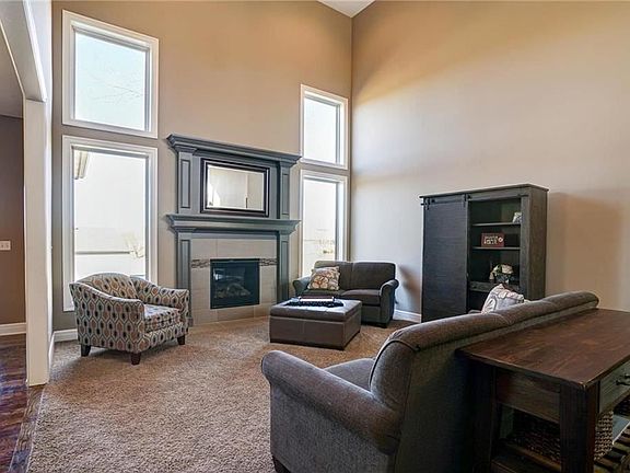 3rd image of 15196 Linden Ct