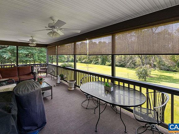 3rd image of 15179 Woodcrest Dr