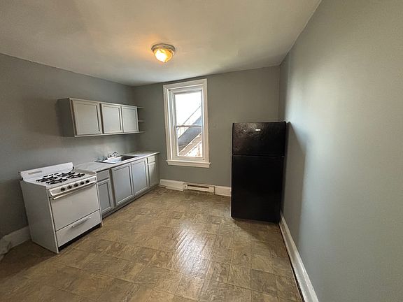 5th image of 1011 Swede St #2