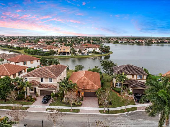 2nd image of 8661 Lakeside Bend