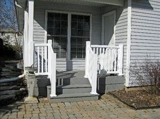 11 Wander Way, Lake In The Hills, IL 60156