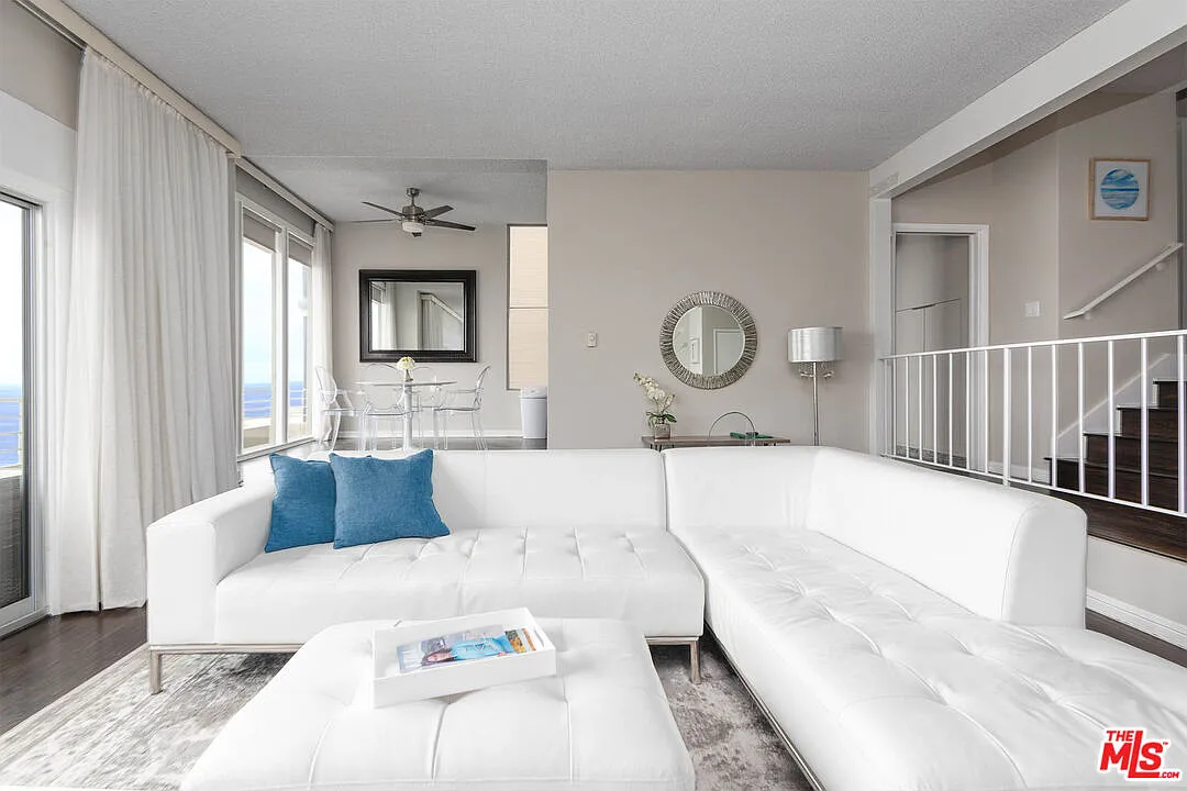 2 bed, 2.0 bath, 1100 sqft, $9,360 — Photo 2