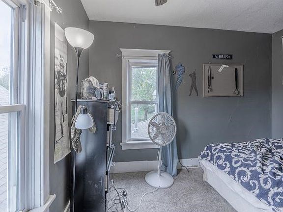 2nd image of 409 W B St