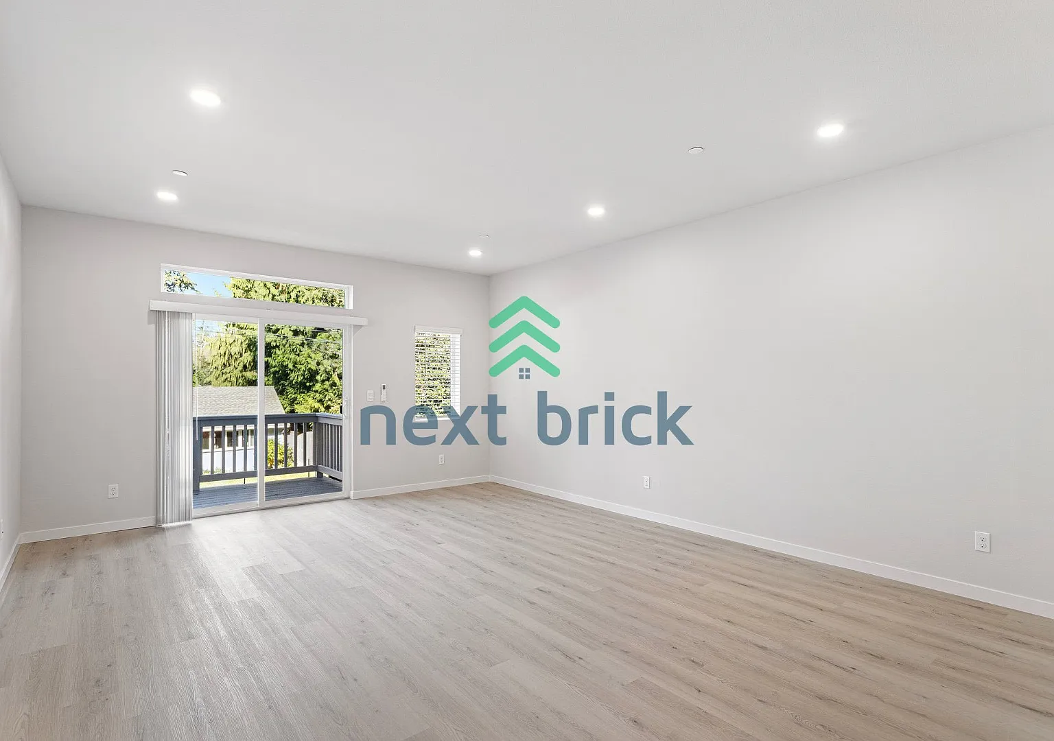 "Spacious 3-Bedroom Luxury Townhouse in Everett with 3 Full Baths" — Photo 3