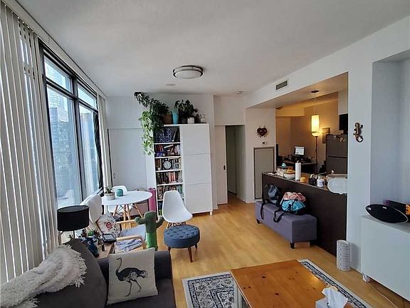 2nd image of 38 Grenville St #3208