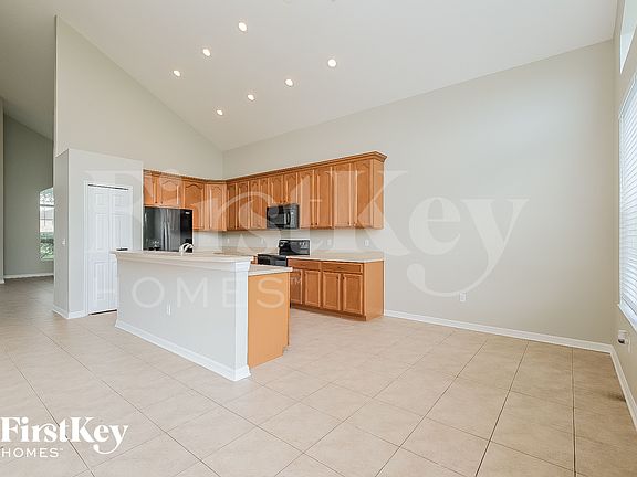 5th image of 4545 Rolling Green Dr