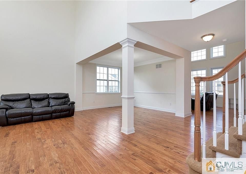2nd image of 7 Lenmore Court