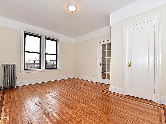 5th image of 2206 38th St APT 3C