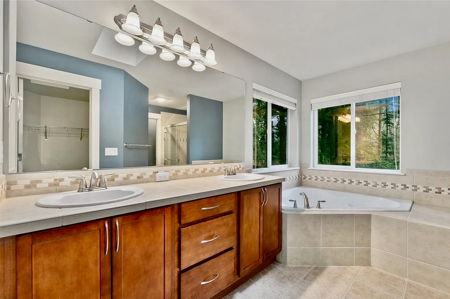 4 bed, 2318 sqft, $5,000 — Photo 4