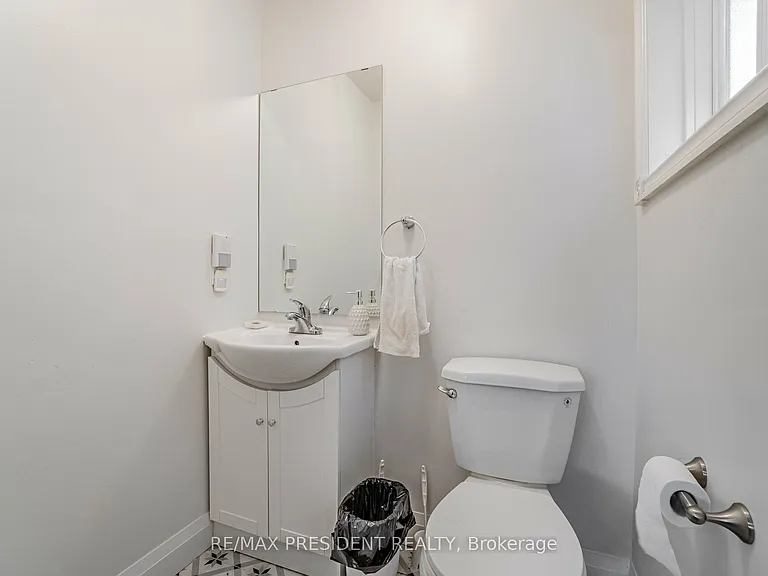 13 Panorama Cres — Photo 19
