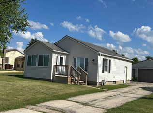 5147 E Chrysler Dr, Belvidere, IL 61008