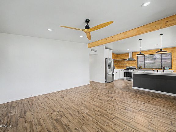 5th image of 433 E BEATRYCE Street