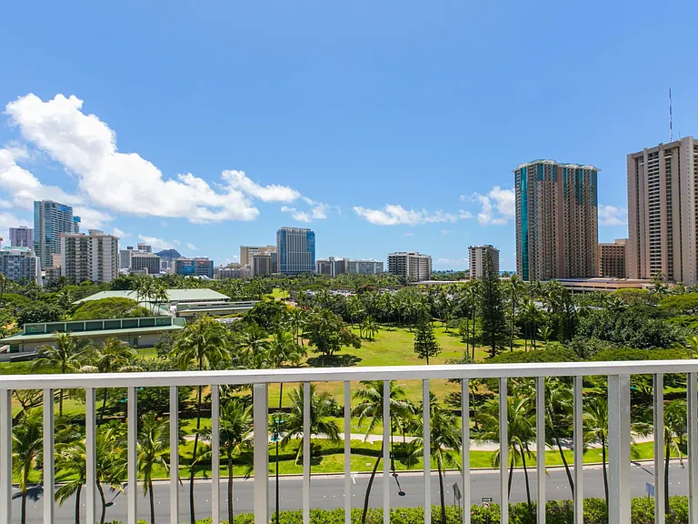 1920 Ala Moana Blvd #705 — Photo 17